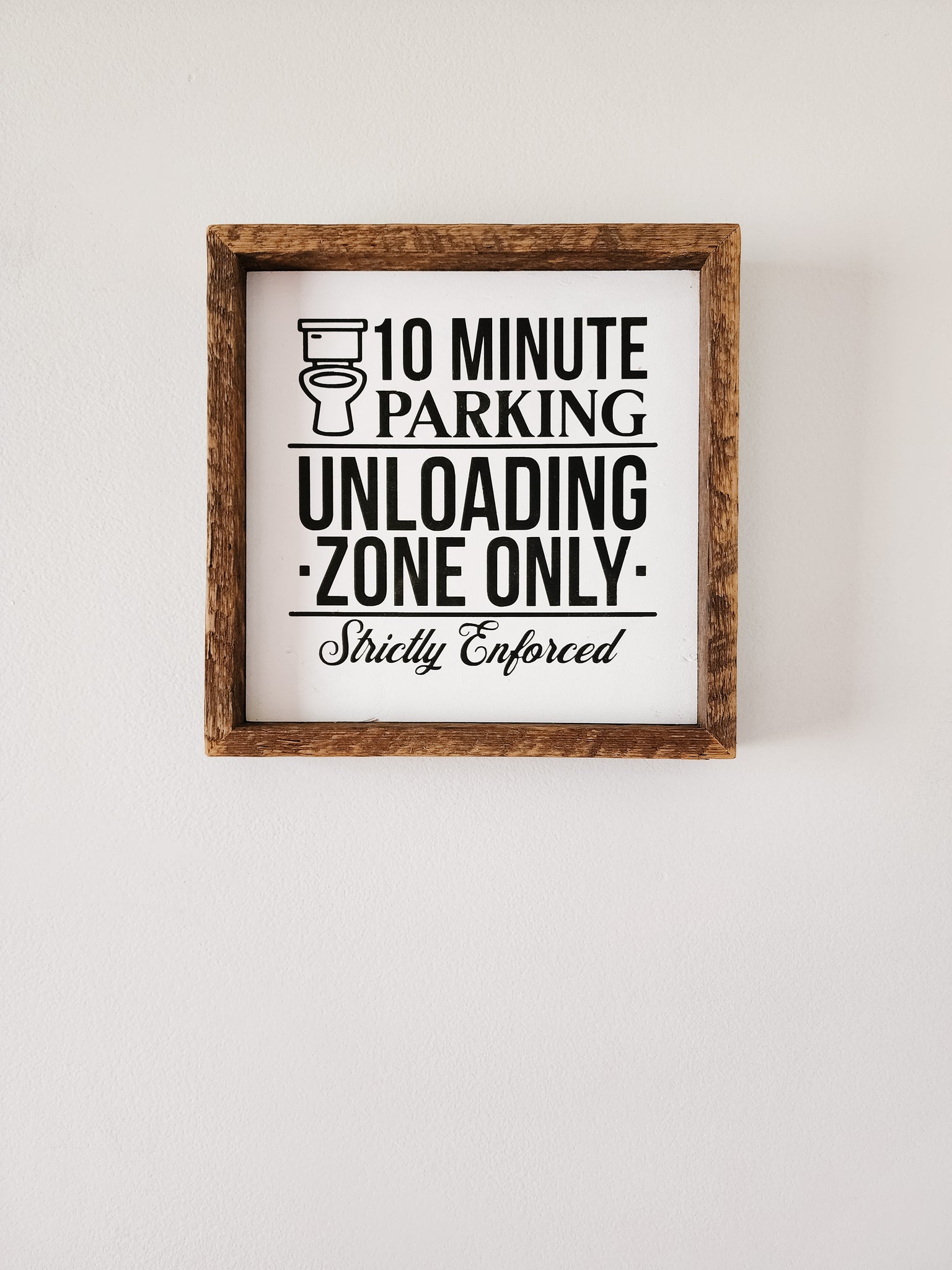 9x9 10 minute parking bathoom sign