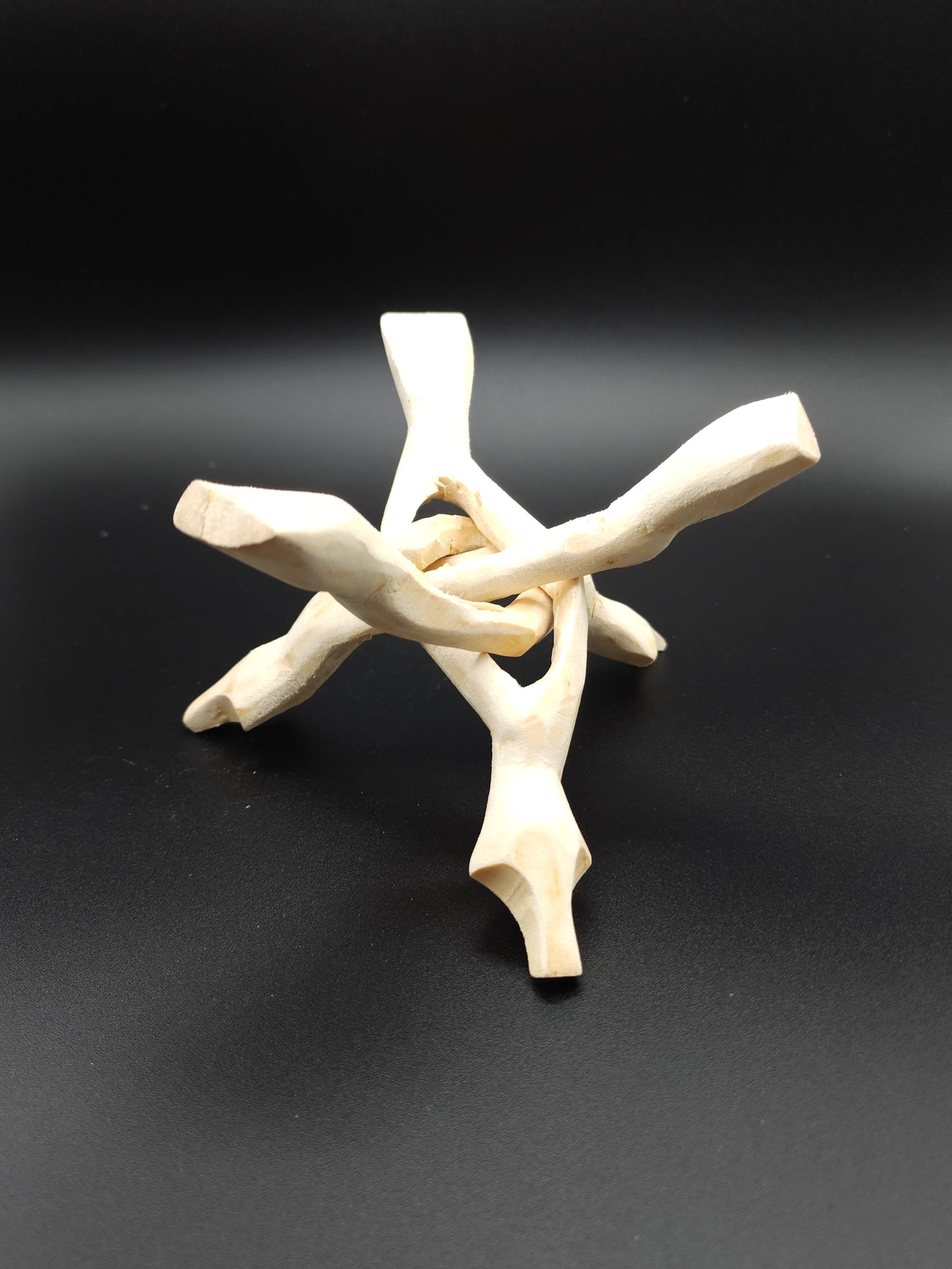Natrural wooden tripod sphere stand