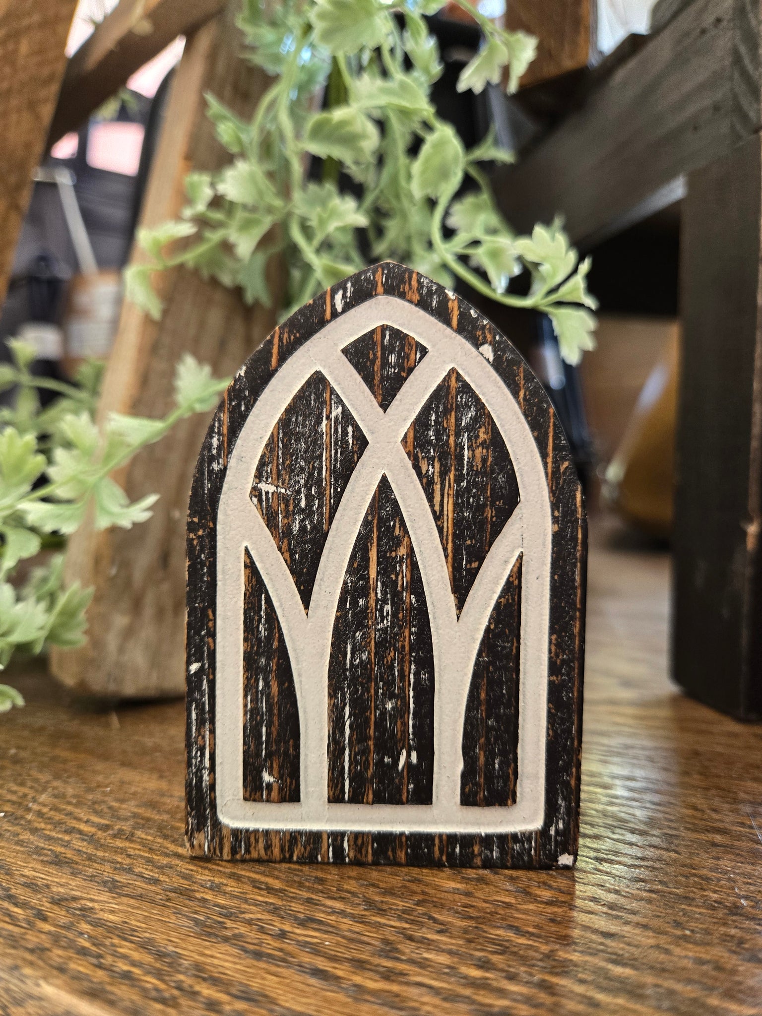 Rustic black and white arch decor
