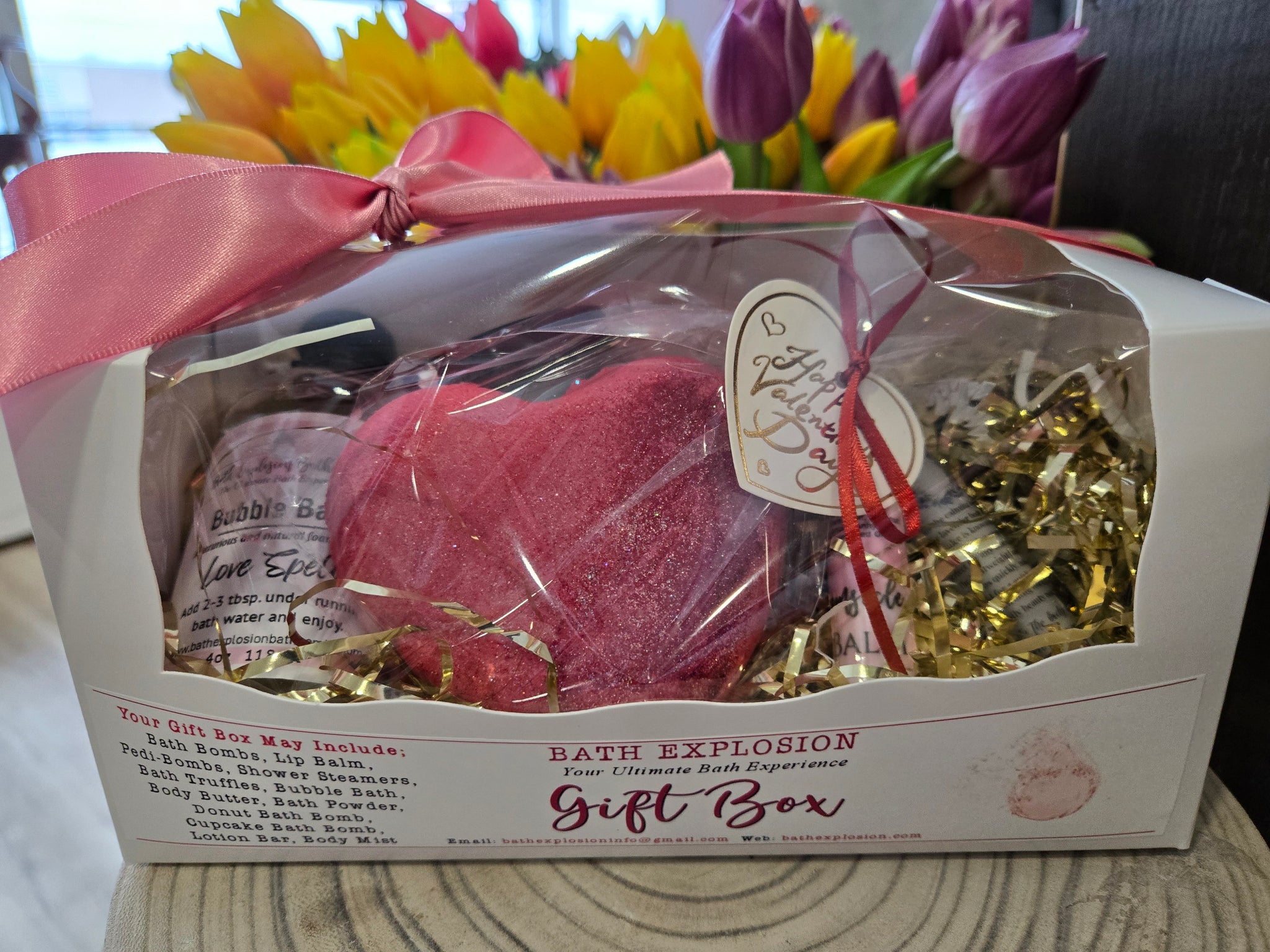 Large Valentine bath gift box with bow