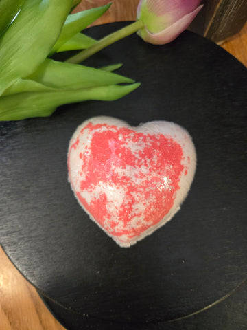 Meadium heart eucalyptus Spearmint bath bomb