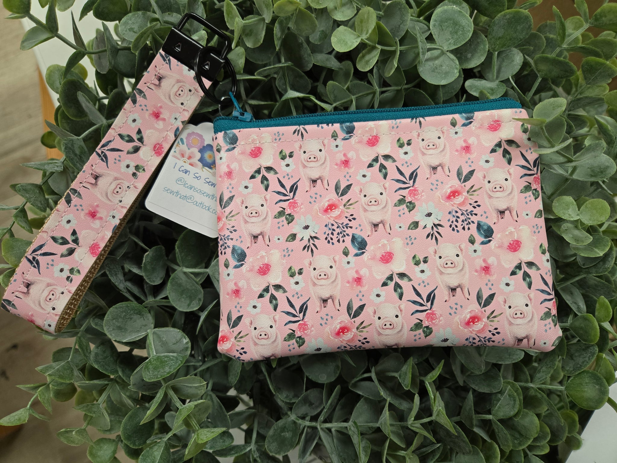 Faux Zip With Fob Keychain Pouch- pink pigs