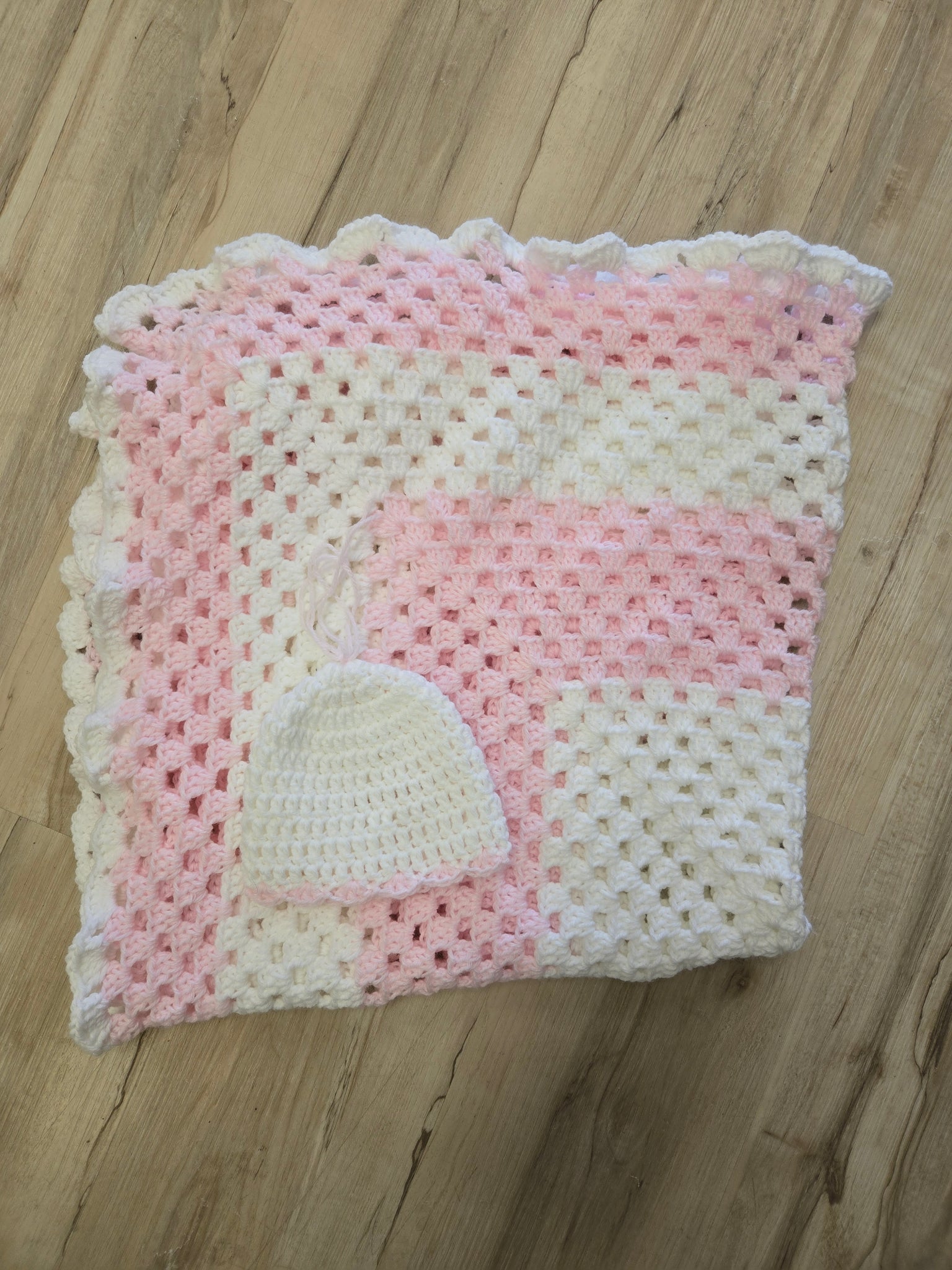 Large knit baby blanket and hat set - Pink and white with white hat