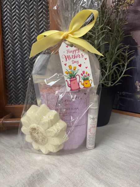Small Gift Bag ( BathSalt , Bath bomb, Spray) scents vary