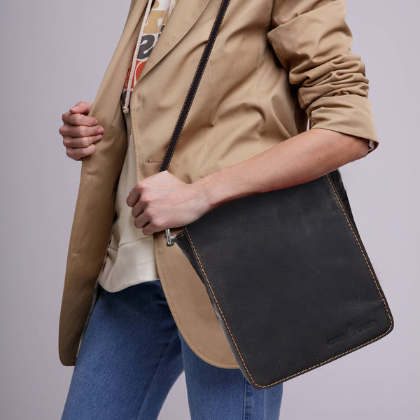 Leather Shoulder Bag Luna: Sandel