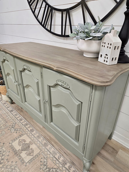 Bellwood Buffet Entryway Media Cabinet