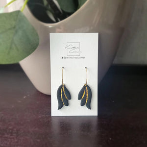Wing Dangle with pearl Earrings -Black & gold