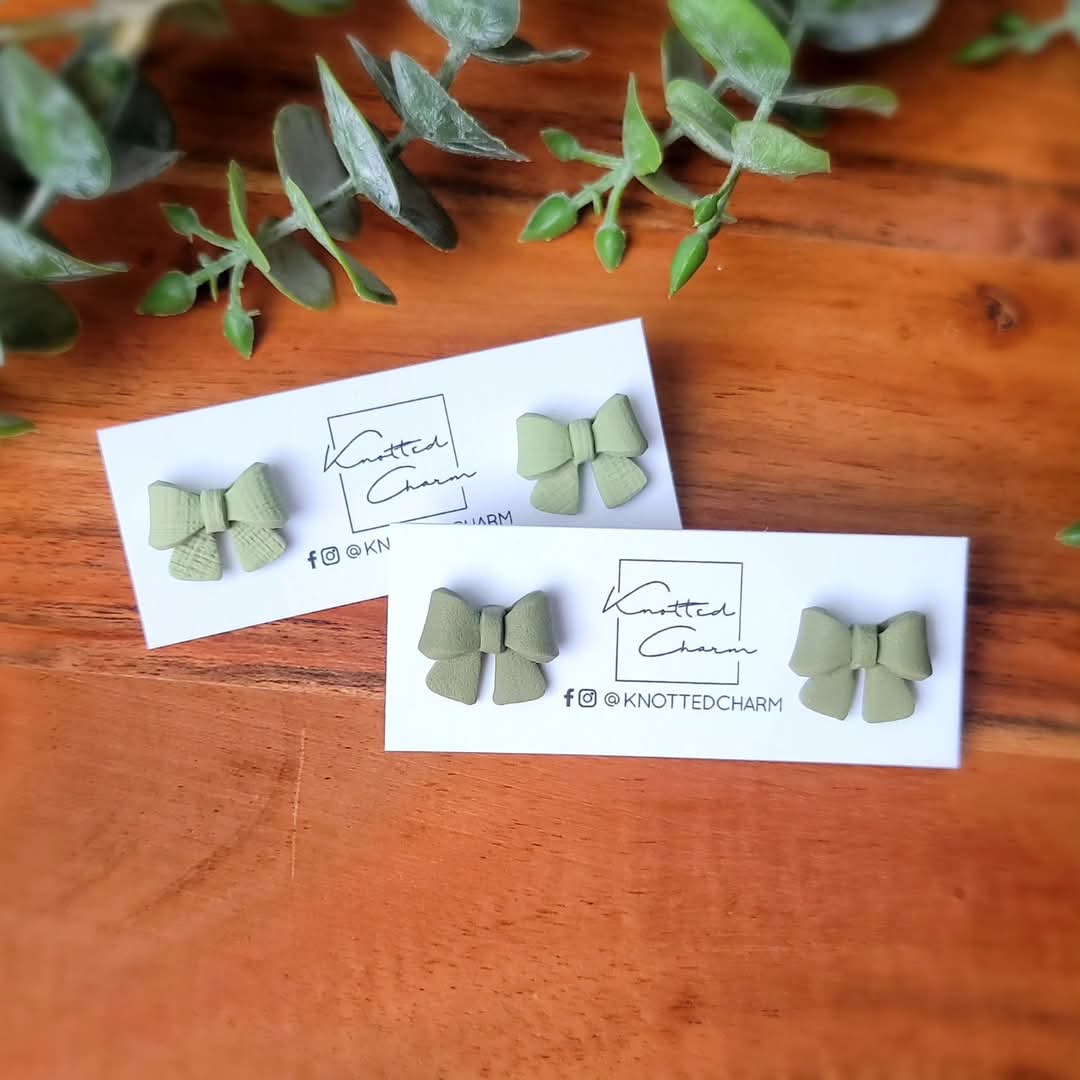 Bow Earrings -Light green