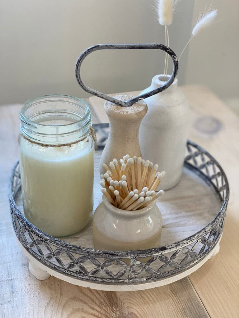 Single tier metal handle tray