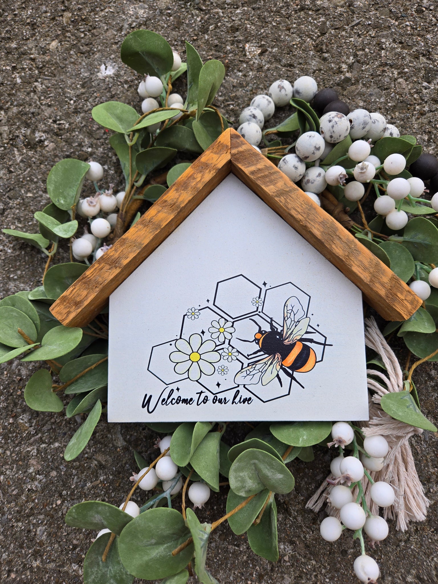 Sublimated house "Welcometo our hive" sign
