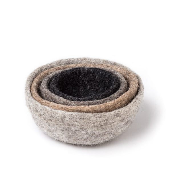 Nesting Bowls. Set of 4
